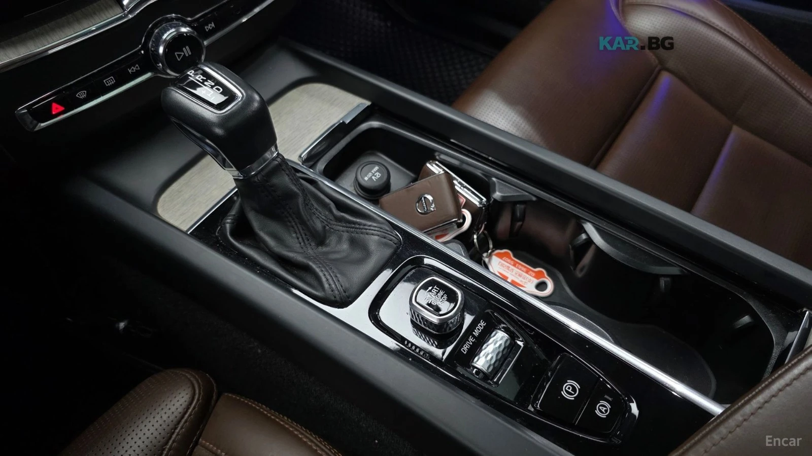 Volvo XC60 D5 INSCRIPTION| B&W| DISTRONIC| ПОДГРЕВ, снимка 9 - Автомобили и джипове - 56072002