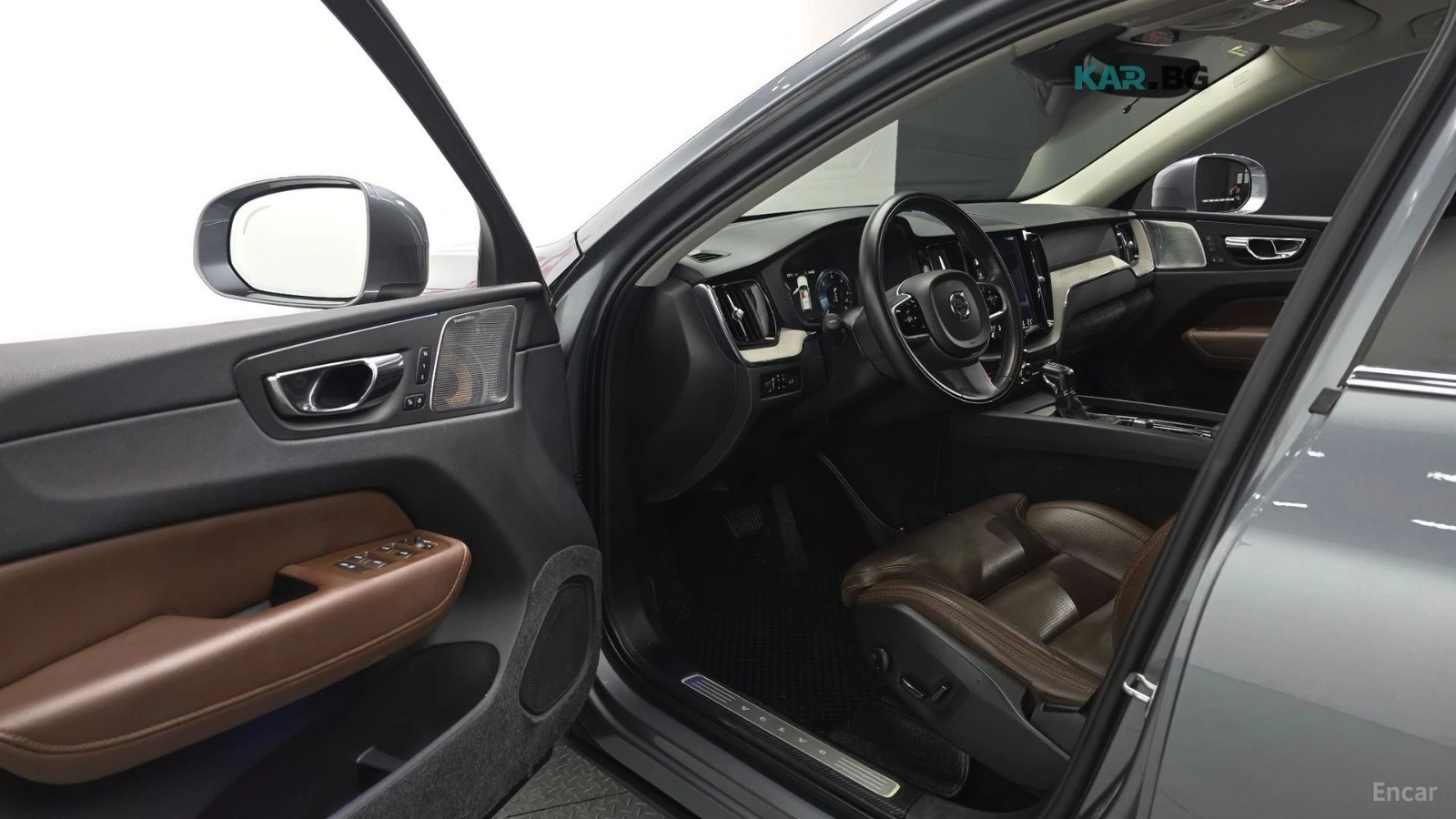 Volvo XC60 D5 INSCRIPTION| B&W| DISTRONIC| ПОДГРЕВ, снимка 10 - Автомобили и джипове - 56072002