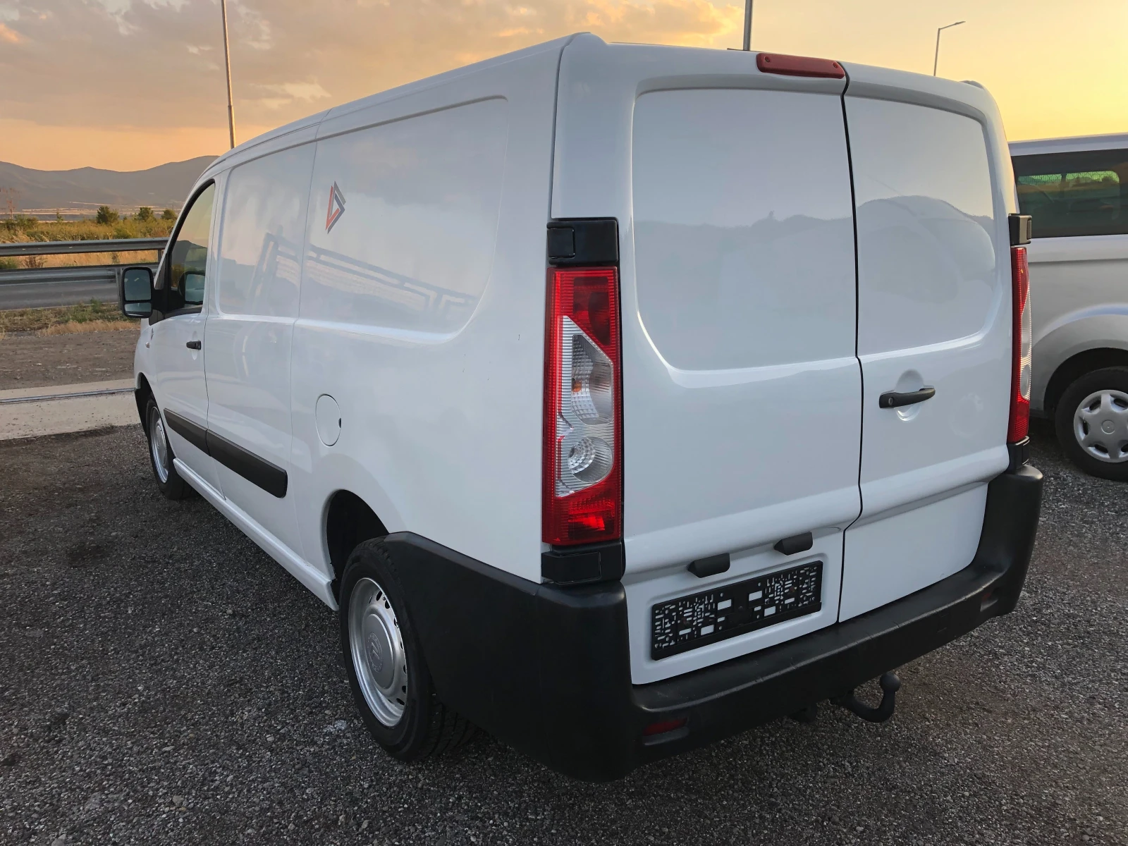 Citroen Jumpy 2.0 HDI - изображение 9