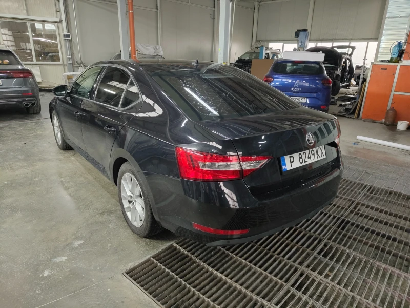 Skoda Superb, снимка 5 - Автомобили и джипове - 48278646