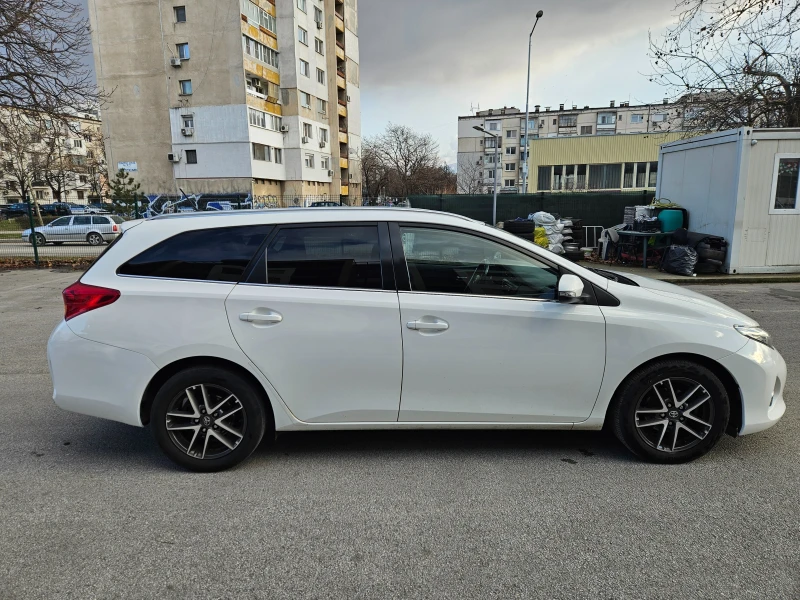 Toyota Auris 1.4D4D 90кс. EURO5B, снимка 12 - Автомобили и джипове - 49197276