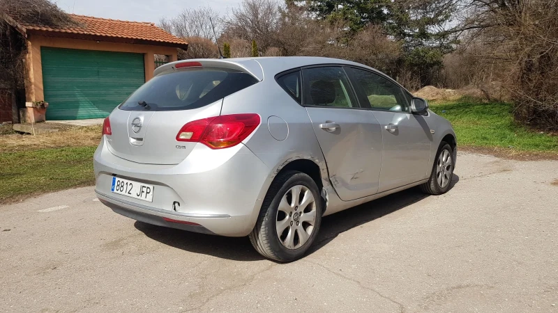 Opel Astra 1.6cdti, снимка 4 - Автомобили и джипове - 49455219