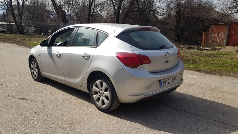 Opel Astra 1.6cdti, снимка 6 - Автомобили и джипове - 49455219