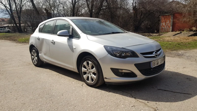 Opel Astra 1.6cdti, снимка 2 - Автомобили и джипове - 49455219