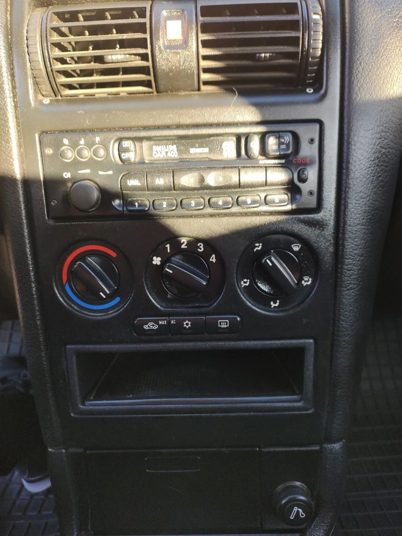 Opel Astra 1.6, снимка 6 - Автомобили и джипове - 52315770