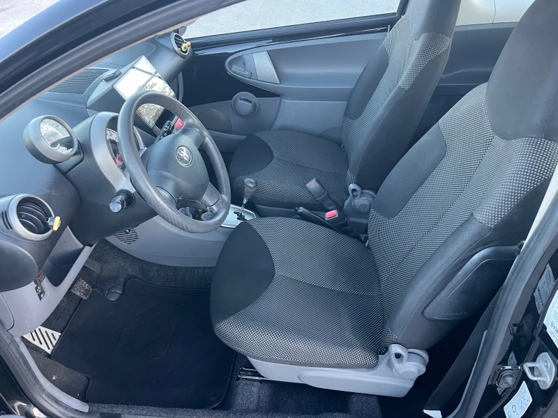 Toyota Aygo 1.0 GPL NAVI, снимка 11 - Автомобили и джипове - 52404442