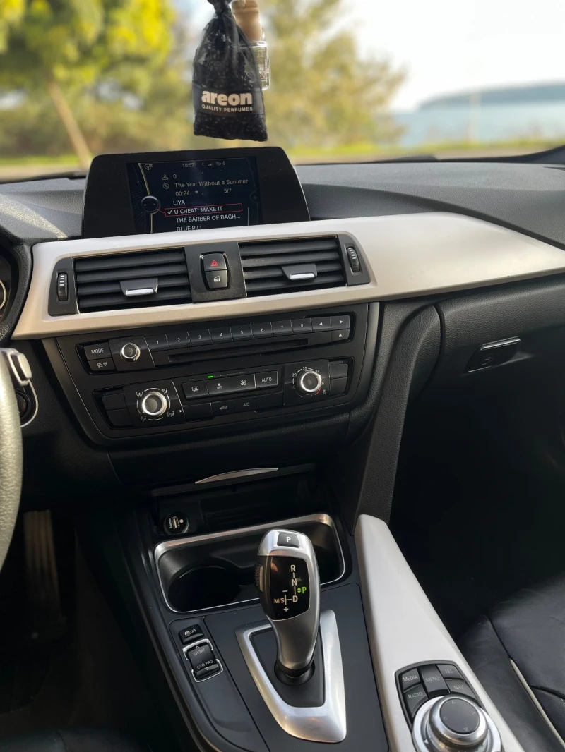 BMW 320, снимка 12 - Автомобили и джипове - 52902343