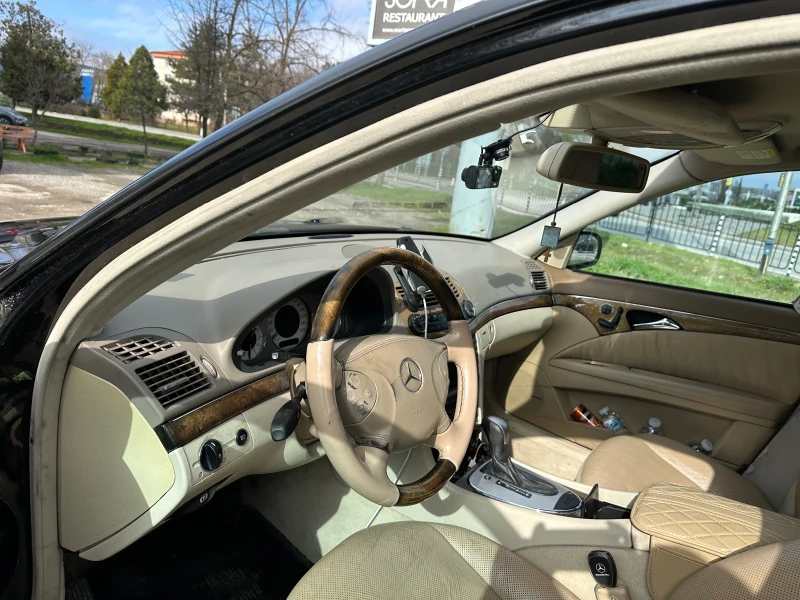 Mercedes-Benz E 320, снимка 14 - Автомобили и джипове - 53443587