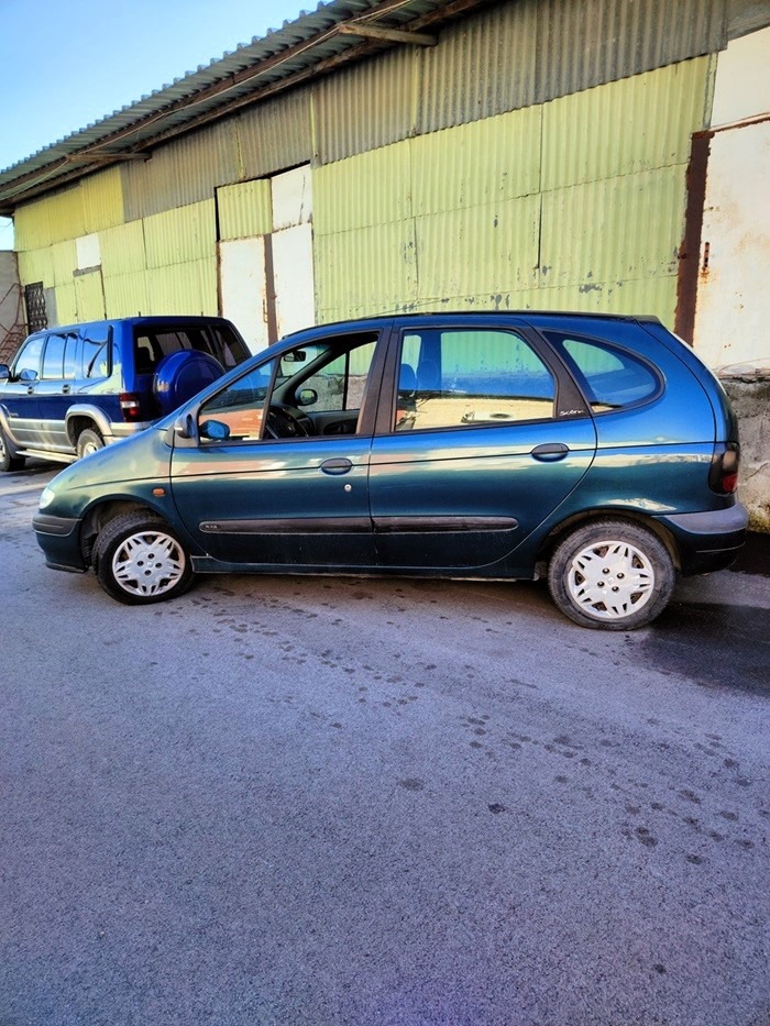 Renault Megane Scenic, снимка 5 - Автомобили и джипове - 45925288