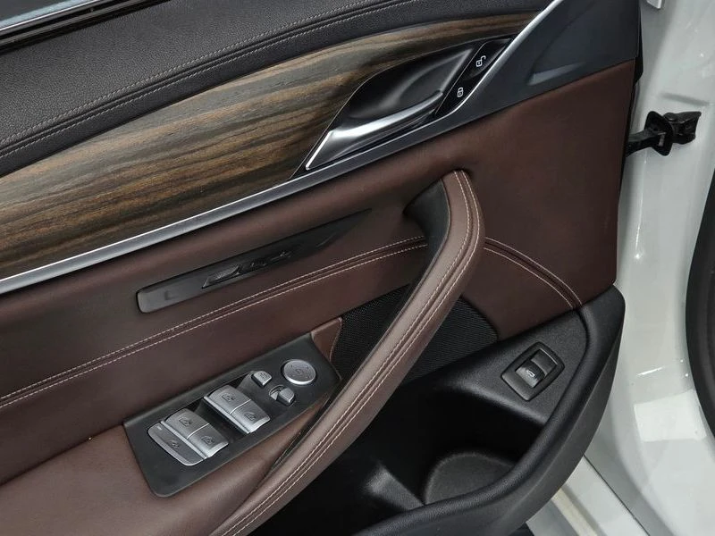 BMW 523 523d M Sport| 190к.с., снимка 16 - Автомобили и джипове - 55804011