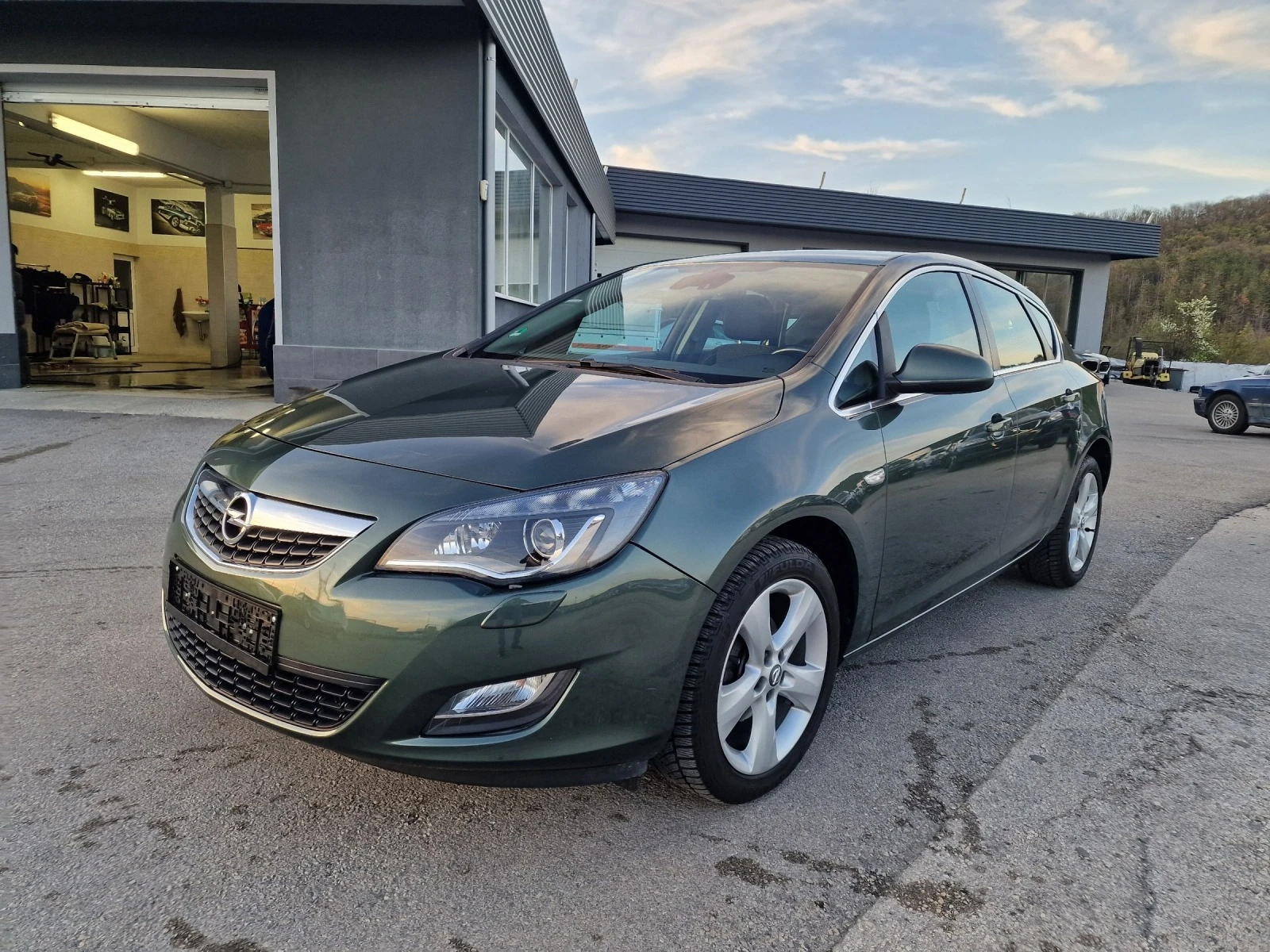 Opel Astra 1, 3CDTI - изображение 2