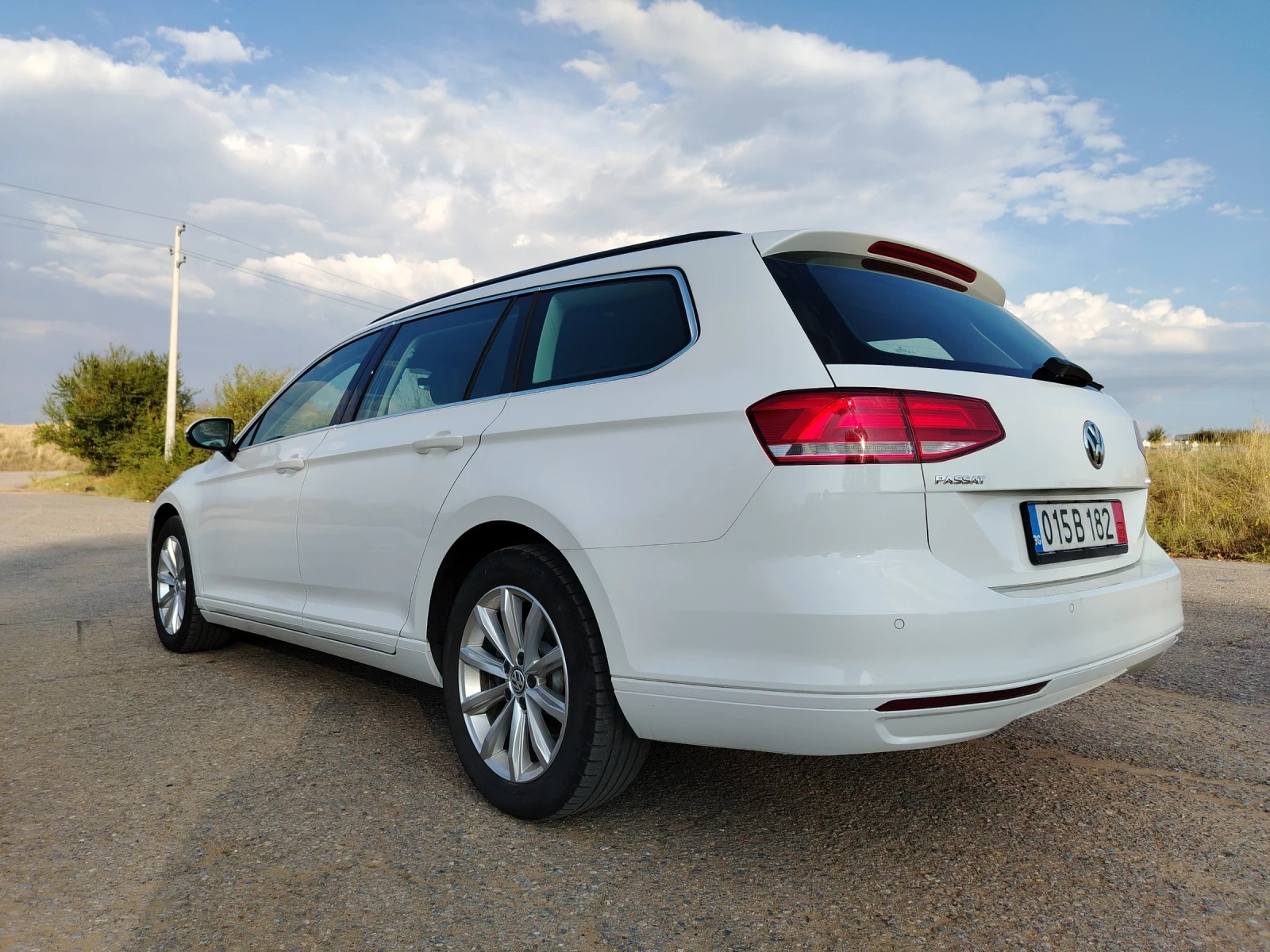 VW Passat 1.6 TDI BLUEMOTION  - изображение 6