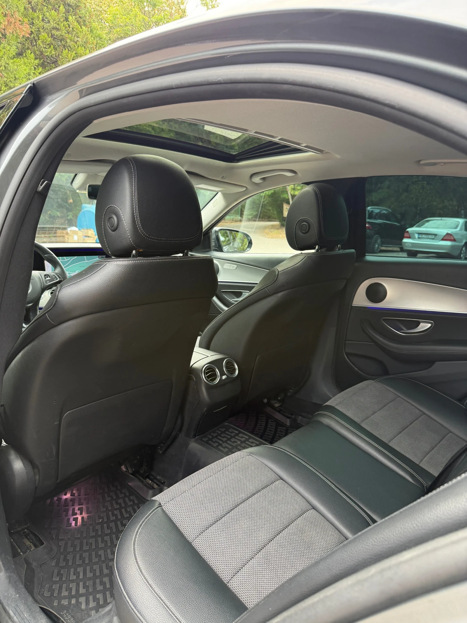 Mercedes-Benz E 220 9G-Tronic/MULTIBEAM/DIGITAL/Шибедах, снимка 12 - Автомобили и джипове - 56048140