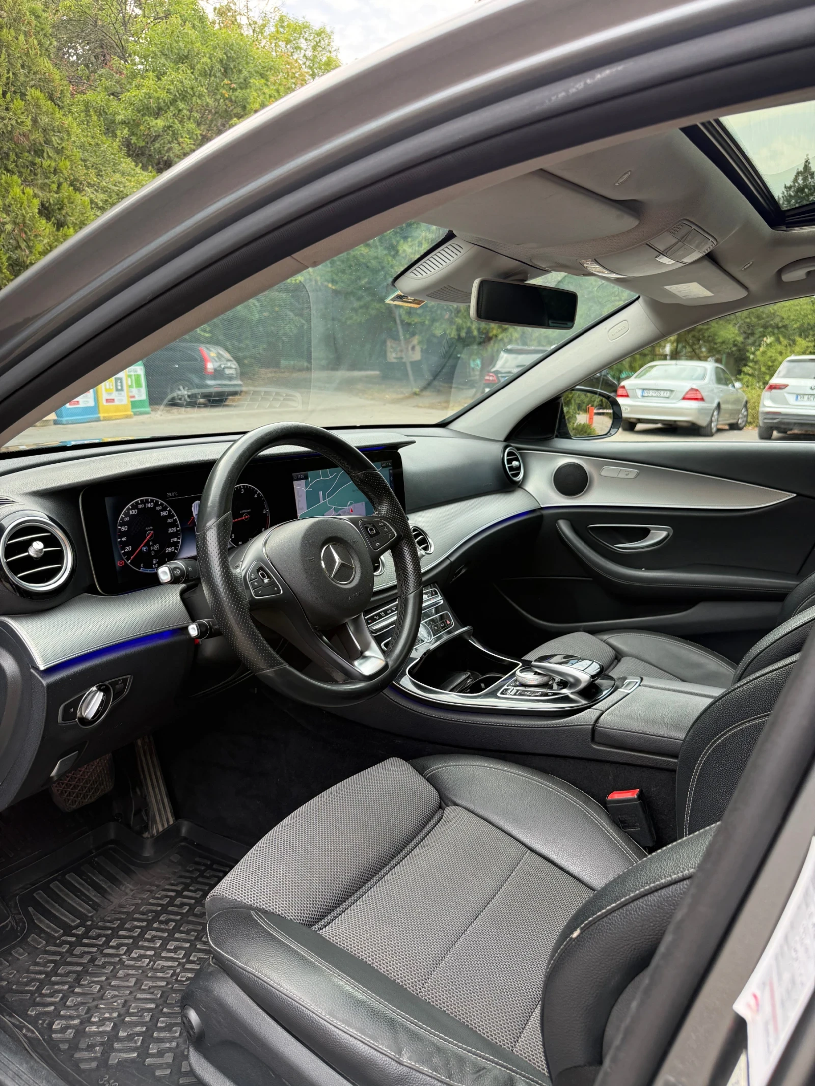 Mercedes-Benz E 220 9G-Tronic/MULTIBEAM/DIGITAL/Шибедах, снимка 9 - Автомобили и джипове - 56048140