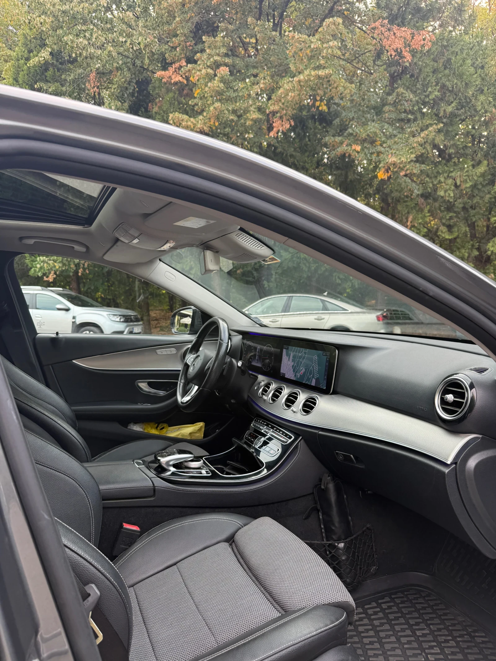 Mercedes-Benz E 220 9G-Tronic/MULTIBEAM/DIGITAL/Шибедах, снимка 11 - Автомобили и джипове - 56048140