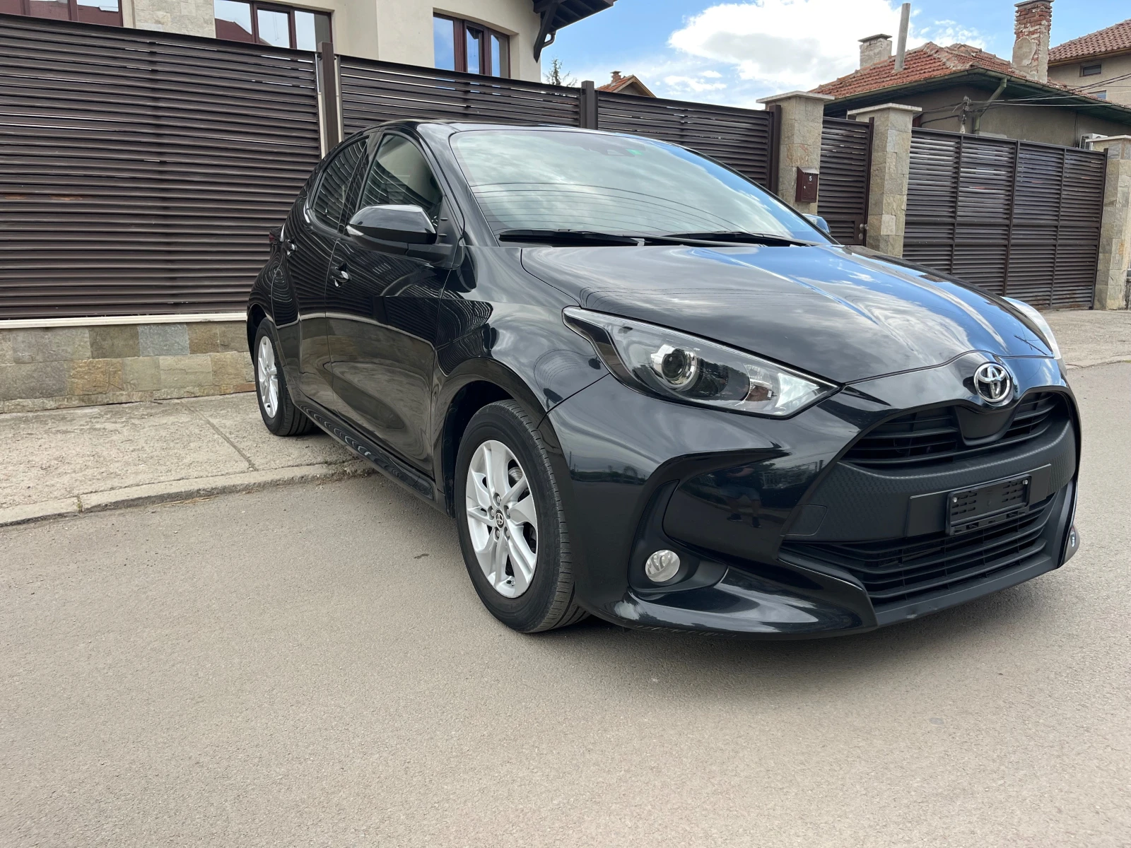 Toyota Yaris AUTOMAT 1.5i - изображение 3