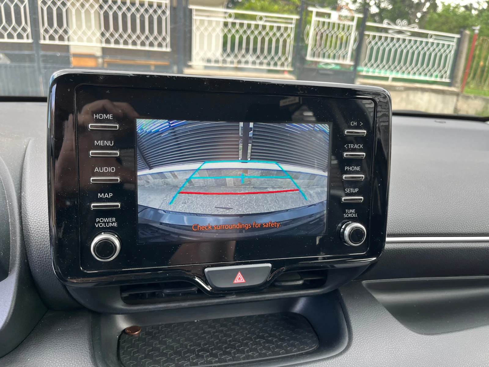 Toyota Yaris AUTOMAT 1.5i - изображение 8