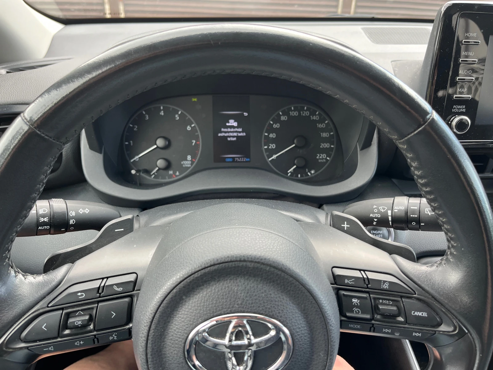 Toyota Yaris AUTOMAT 1.5i - изображение 9