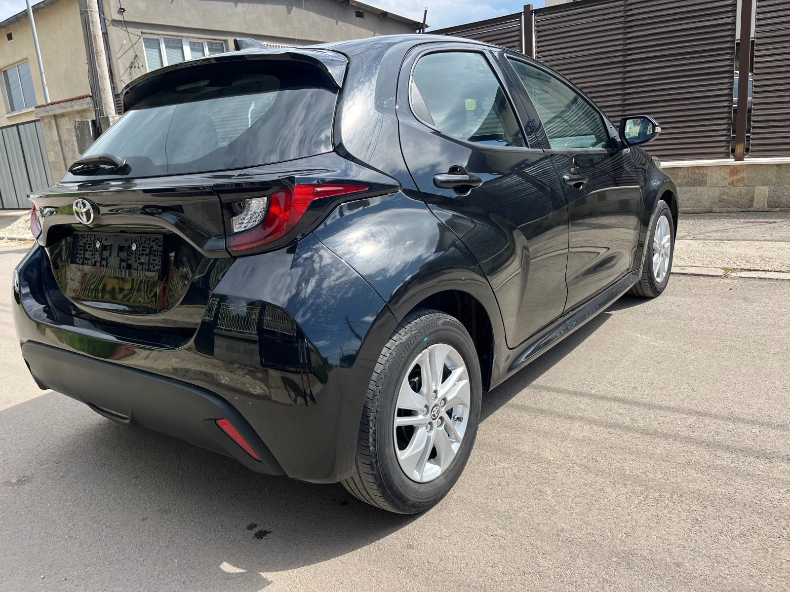 Toyota Yaris AUTOMAT 1.5i - изображение 4