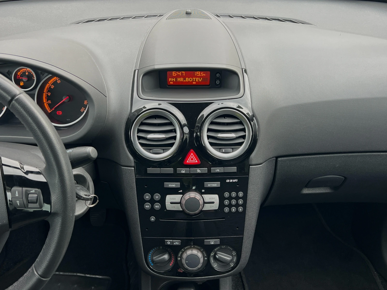 Opel Corsa 1.2i ГАЗОВ ИНЖЕКЦИОН  COSMO - изображение 9