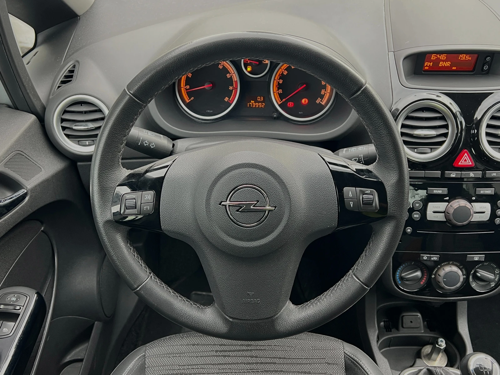 Opel Corsa 1.2i ГАЗОВ ИНЖЕКЦИОН  COSMO - изображение 8