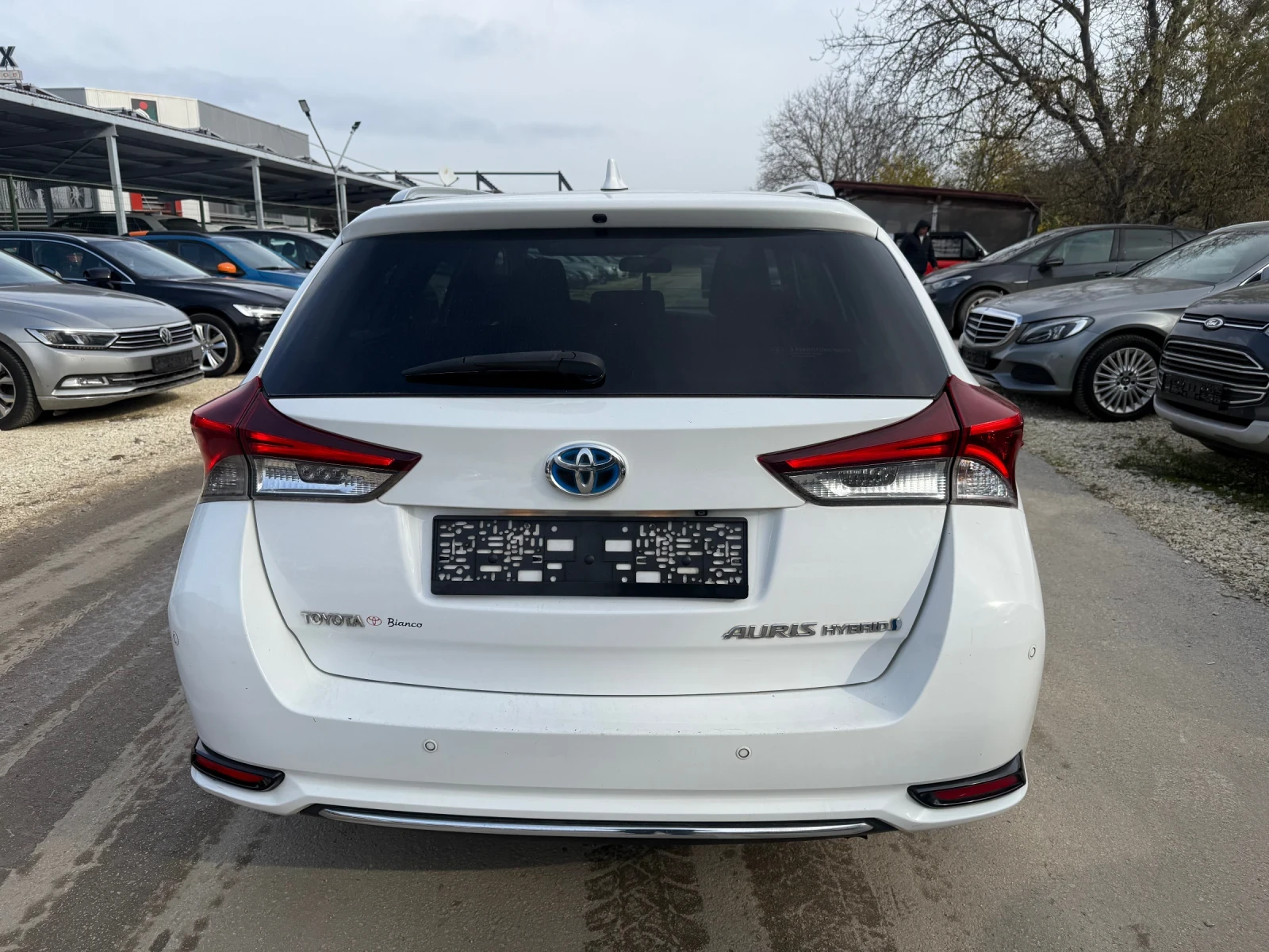 Toyota Auris 1.8 Hybrid - 100к.с. - изображение 8