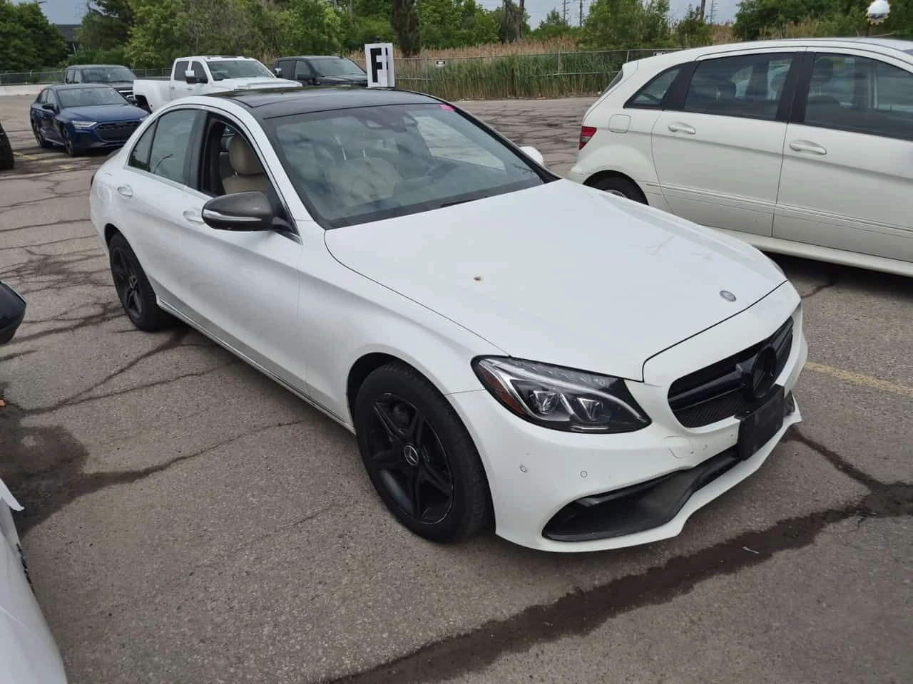 Mercedes-Benz C 300 AMG Line * Burmester * LED * Без инцидент * CARFAX, снимка 2 - Автомобили и джипове - 54878331