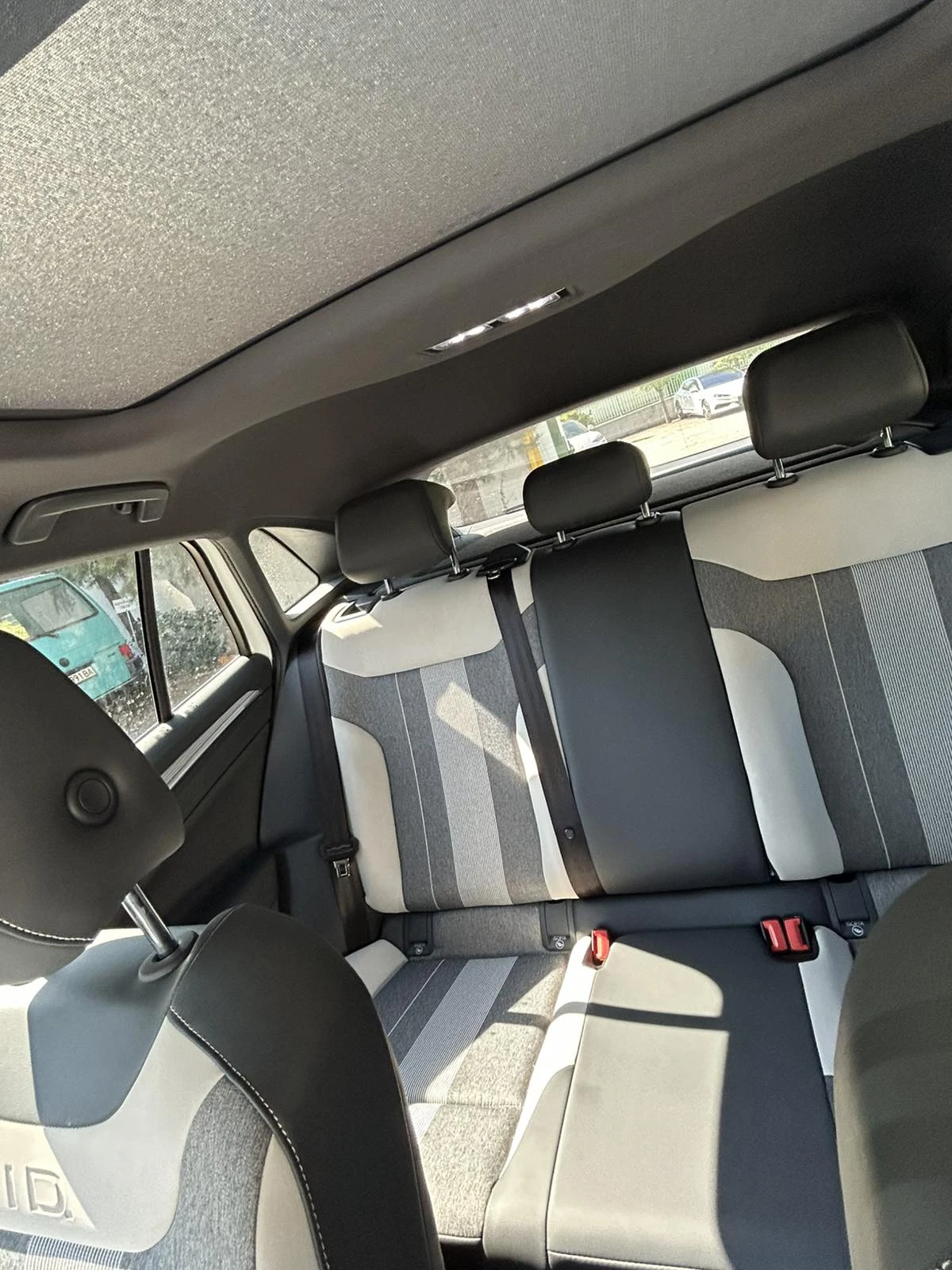 VW ID.4 Cross, снимка 3 - Автомобили и джипове - 55826273