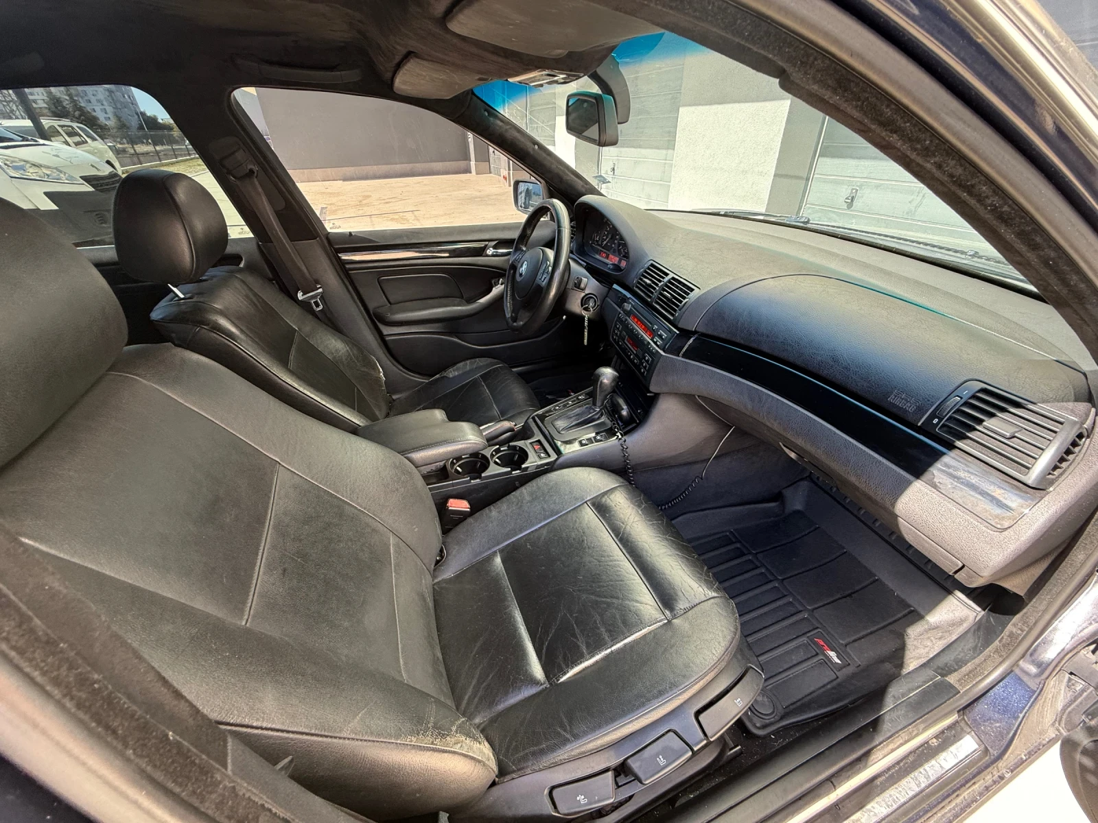 BMW 330 Фейслифт, снимка 10 - Автомобили и джипове - 56346064