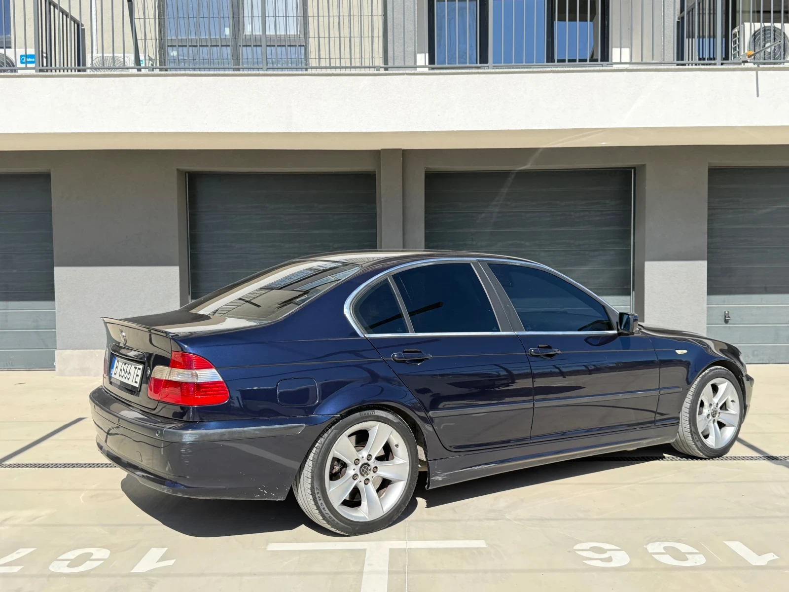 BMW 330 Фейслифт, снимка 4 - Автомобили и джипове - 56346064