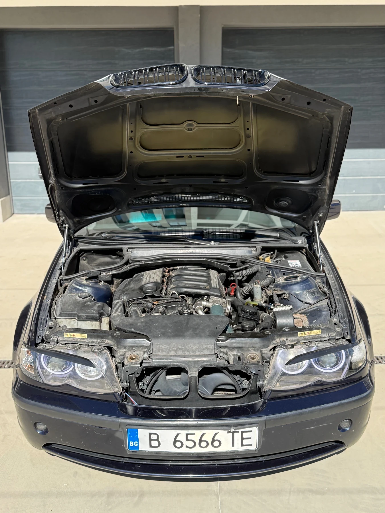 BMW 330 Фейслифт, снимка 14 - Автомобили и джипове - 56346064