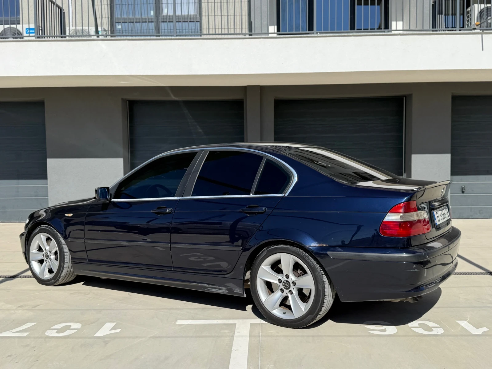BMW 330 Фейслифт, снимка 5 - Автомобили и джипове - 56346064