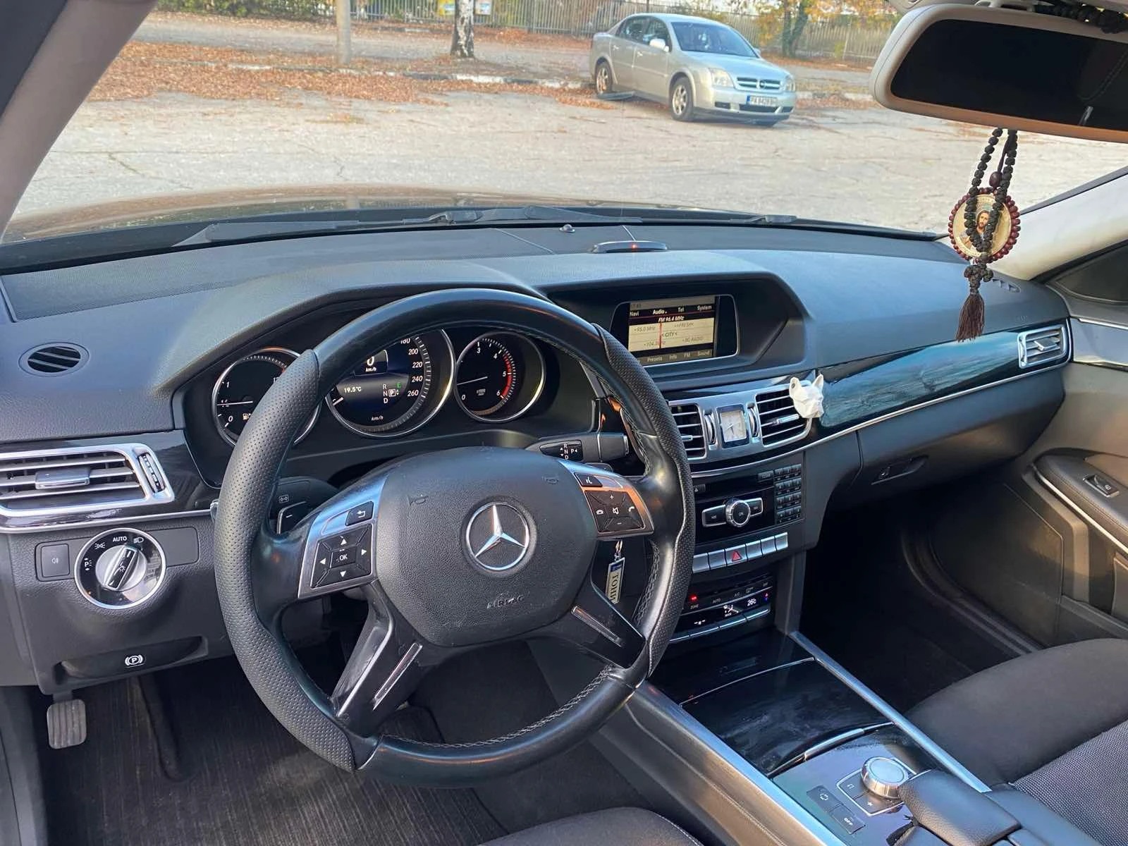 Mercedes-Benz E 200, снимка 15 - Автомобили и джипове - 56607235