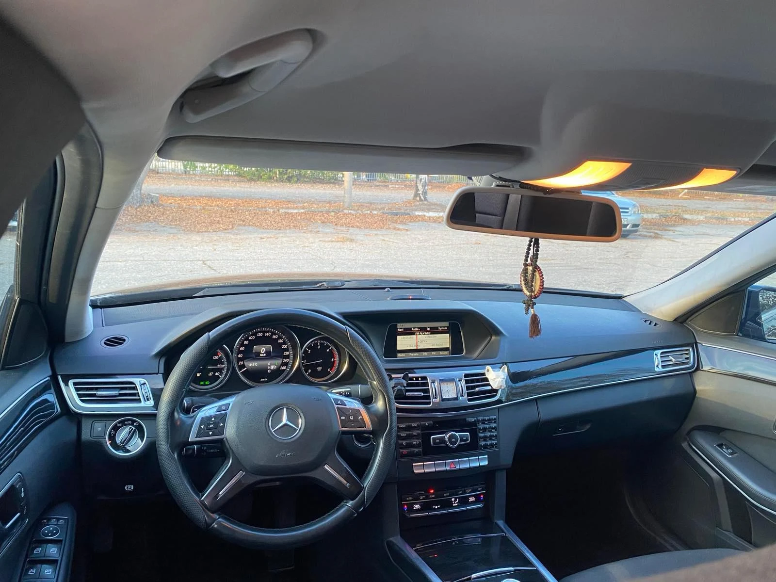 Mercedes-Benz E 200, снимка 14 - Автомобили и джипове - 56607235