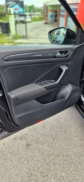 VW T-Roc 1.5TSI* DSG* LANE ASSISTENT* DISTRONIK* LED, снимка 7