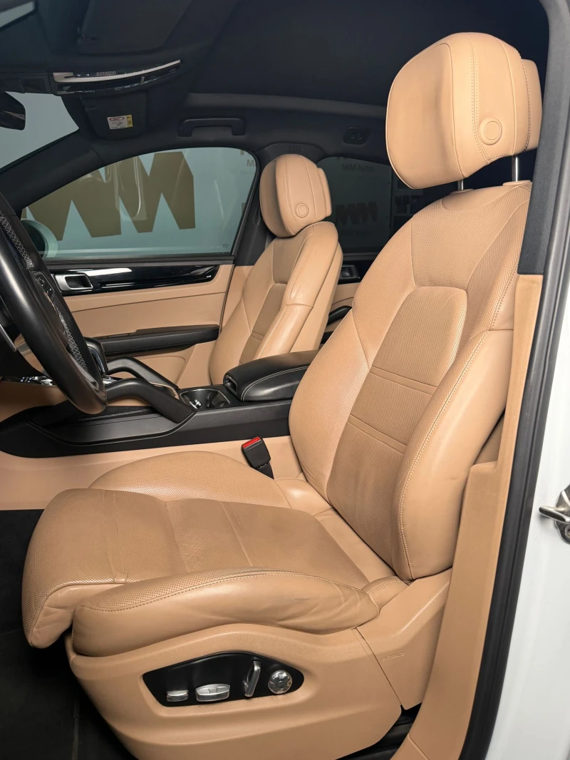 Porsche Cayenne Coupe* E-Hybrid* Chrono* Bose* Pano* Вентилация, снимка 8 - Автомобили и джипове - 53178571