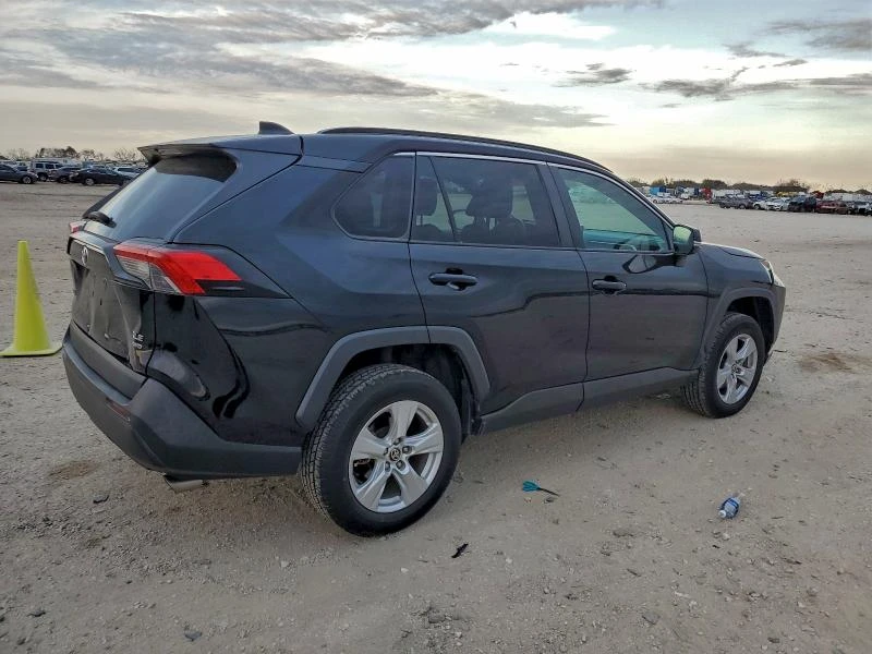 Toyota Rav4 XLE AWD | HTD LEATHER | SUNROOF | CARPLAY - изображение 3