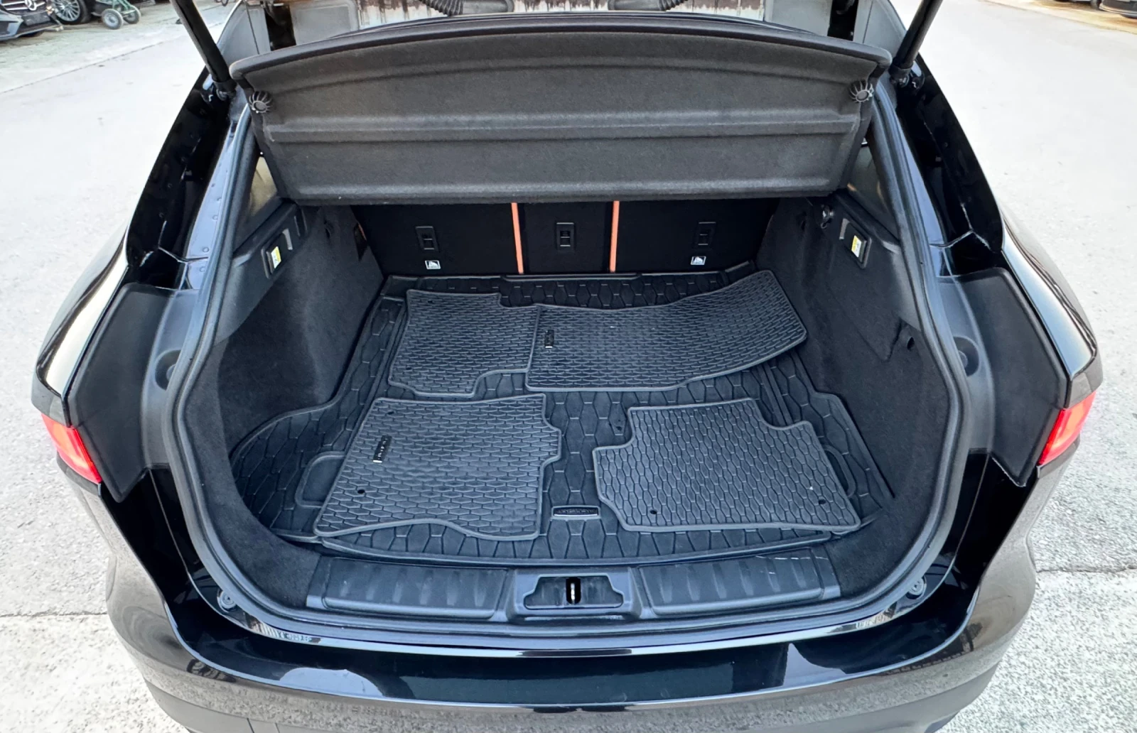 Jaguar F-PACE 3.0D AWD !!!107000km!!!  PANORAMA VIRTUAL, снимка 11 - Автомобили и джипове - 53866780