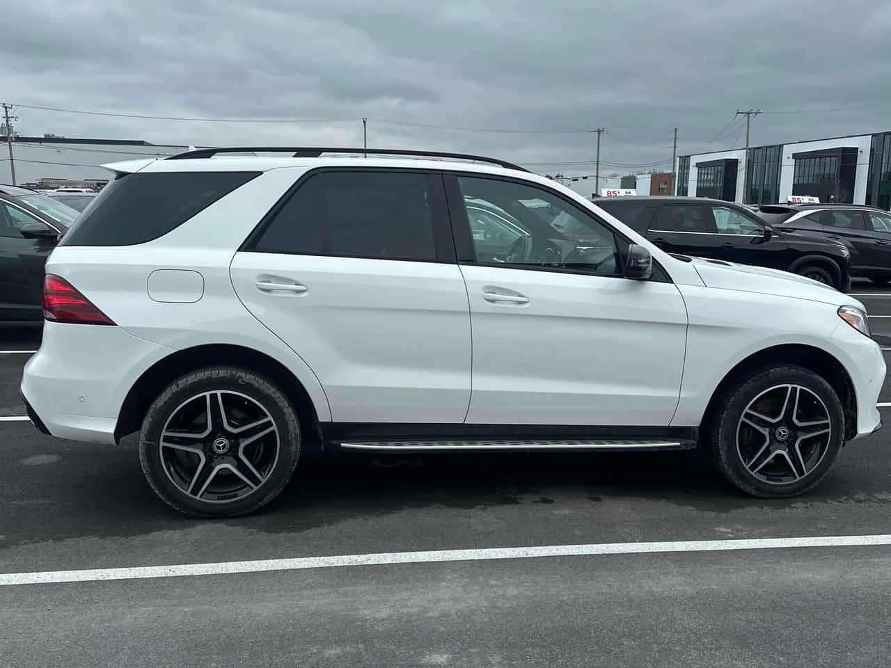 Mercedes-Benz GLE 400 * РЕАЛНИ КМ * БЕЗ ИНЦИДЕНТИ * 360, снимка 3 - Автомобили и джипове - 54557223