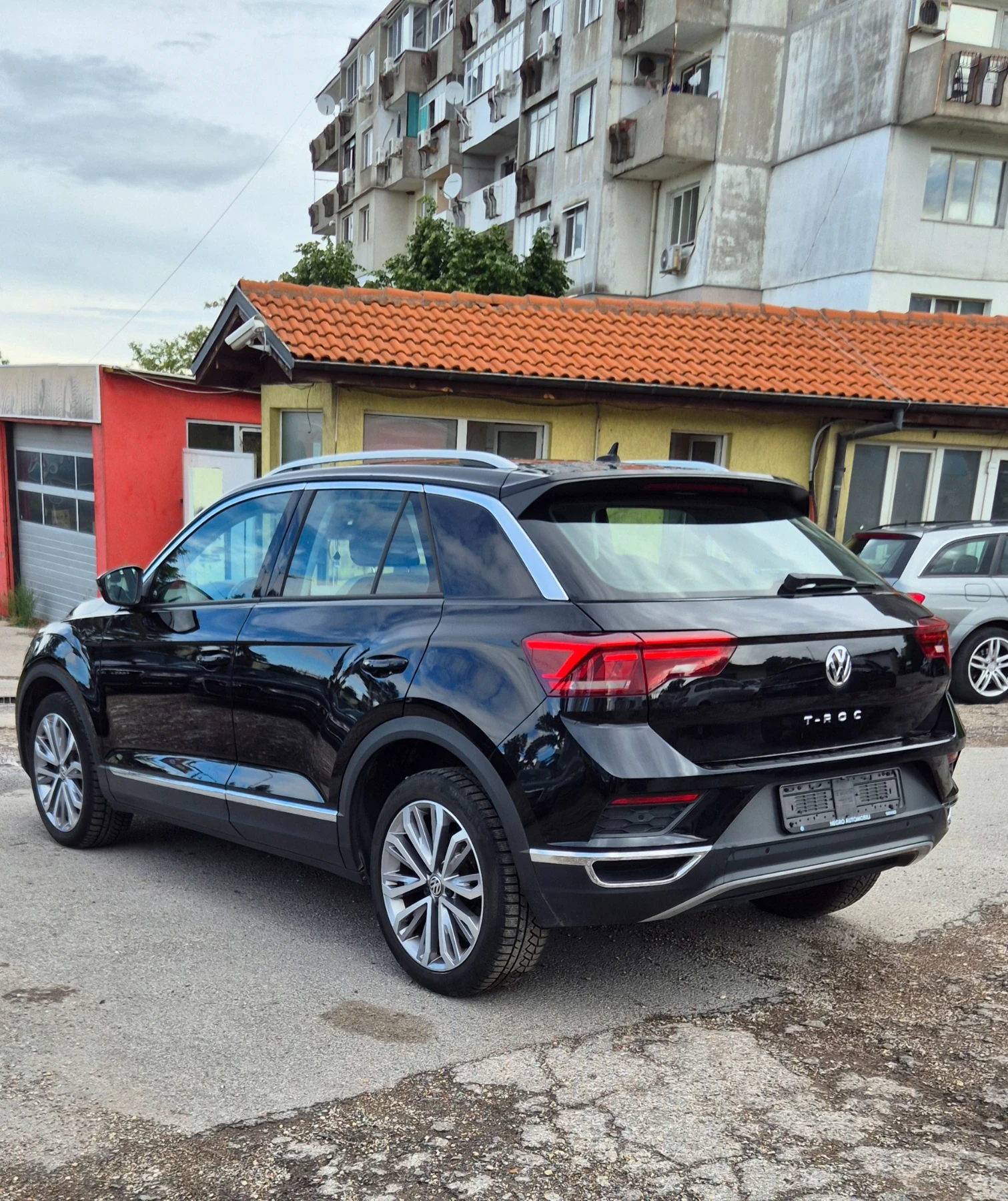 VW T-Roc 1.5TSI* DSG* LANE ASSISTENT* DISTRONIK* LED, снимка 5 - Автомобили и джипове - 54579597