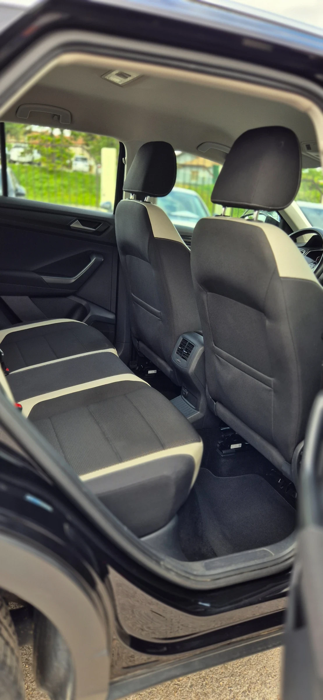 VW T-Roc 1.5TSI* DSG* LANE ASSISTENT* DISTRONIK* LED, снимка 15 - Автомобили и джипове - 54579597