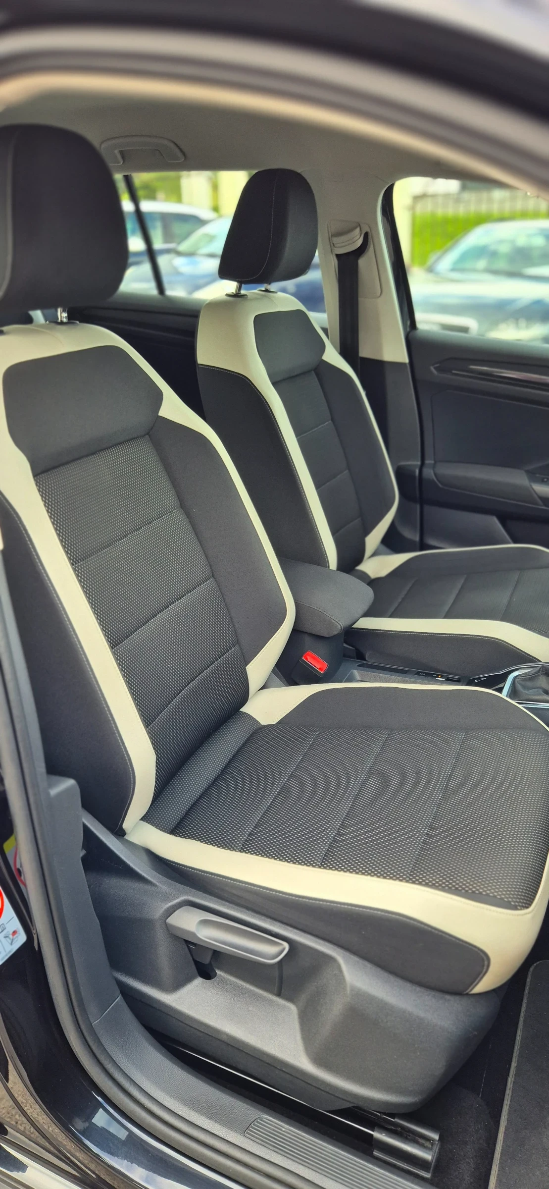 VW T-Roc 1.5TSI* DSG* LANE ASSISTENT* DISTRONIK* LED, снимка 14 - Автомобили и джипове - 54579597