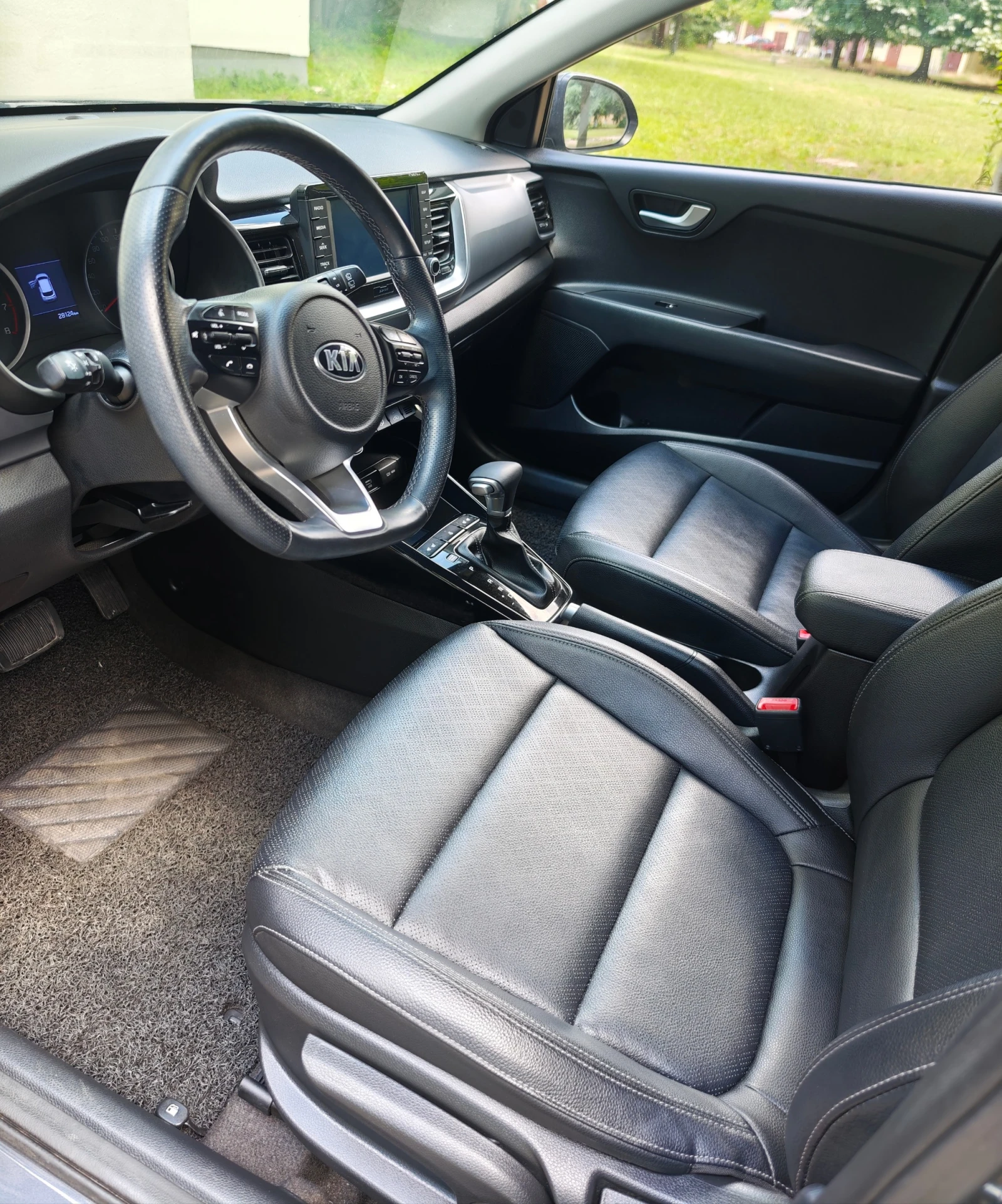 Kia Stonic 1.4 , снимка 9 - Автомобили и джипове - 54845524