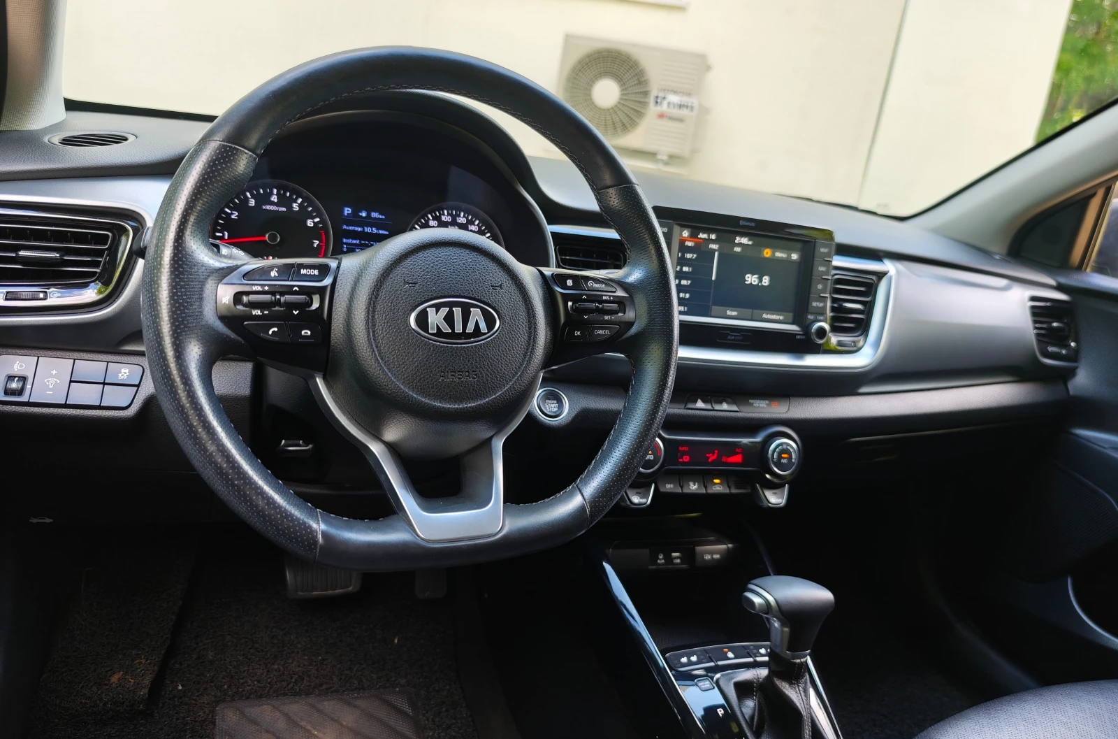 Kia Stonic 1.4 , снимка 10 - Автомобили и джипове - 54845524
