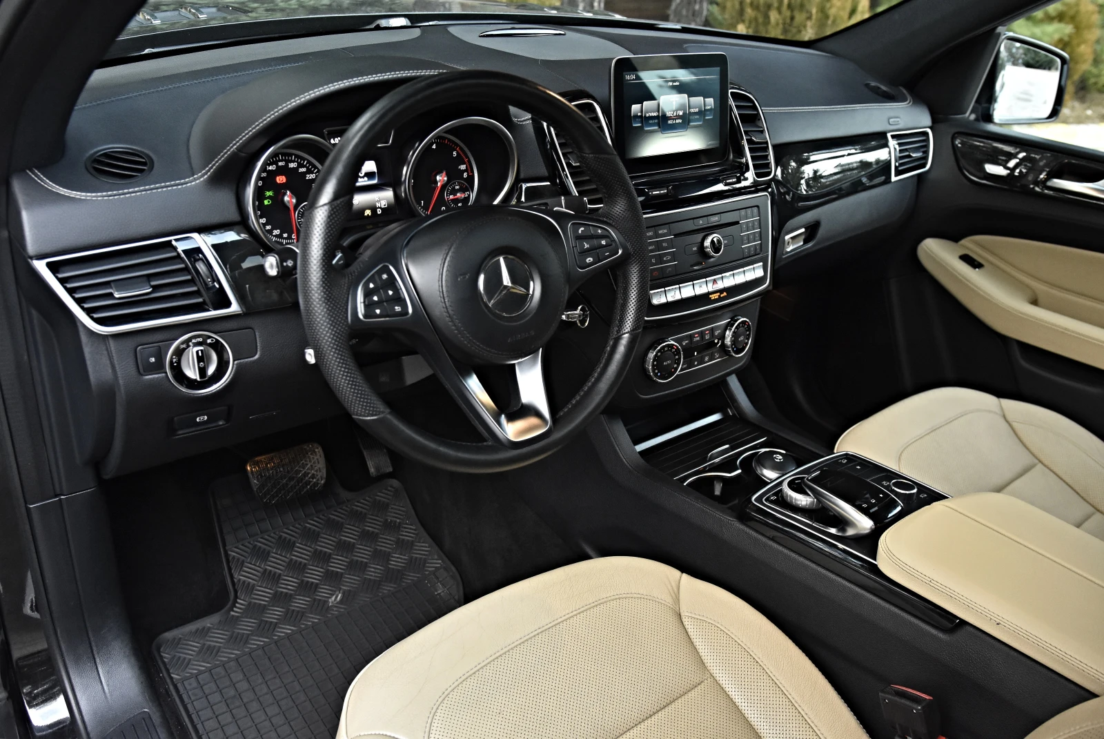 Mercedes-Benz GLS 350 GLS 350 AMG-OPTIC* 4 Matic* 360 KAMERA* NAVI* PANO, снимка 9 - Автомобили и джипове - 55195311