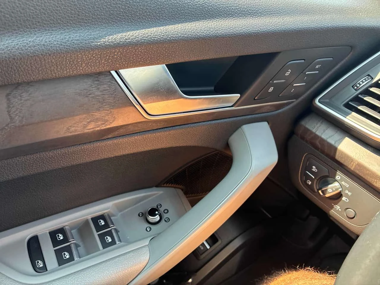 Audi Q5 * Technik * CARFAX * ОПЦИЯ ЗА ФИНАНСИРАНЕ , снимка 11 - Автомобили и джипове - 55407029