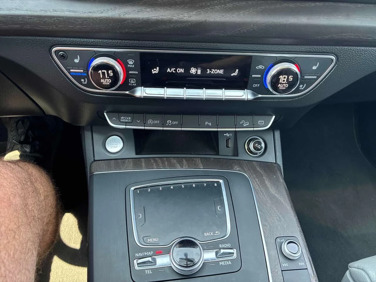 Audi Q5 * Technik * CARFAX * ОПЦИЯ ЗА ФИНАНСИРАНЕ , снимка 12 - Автомобили и джипове - 55407029