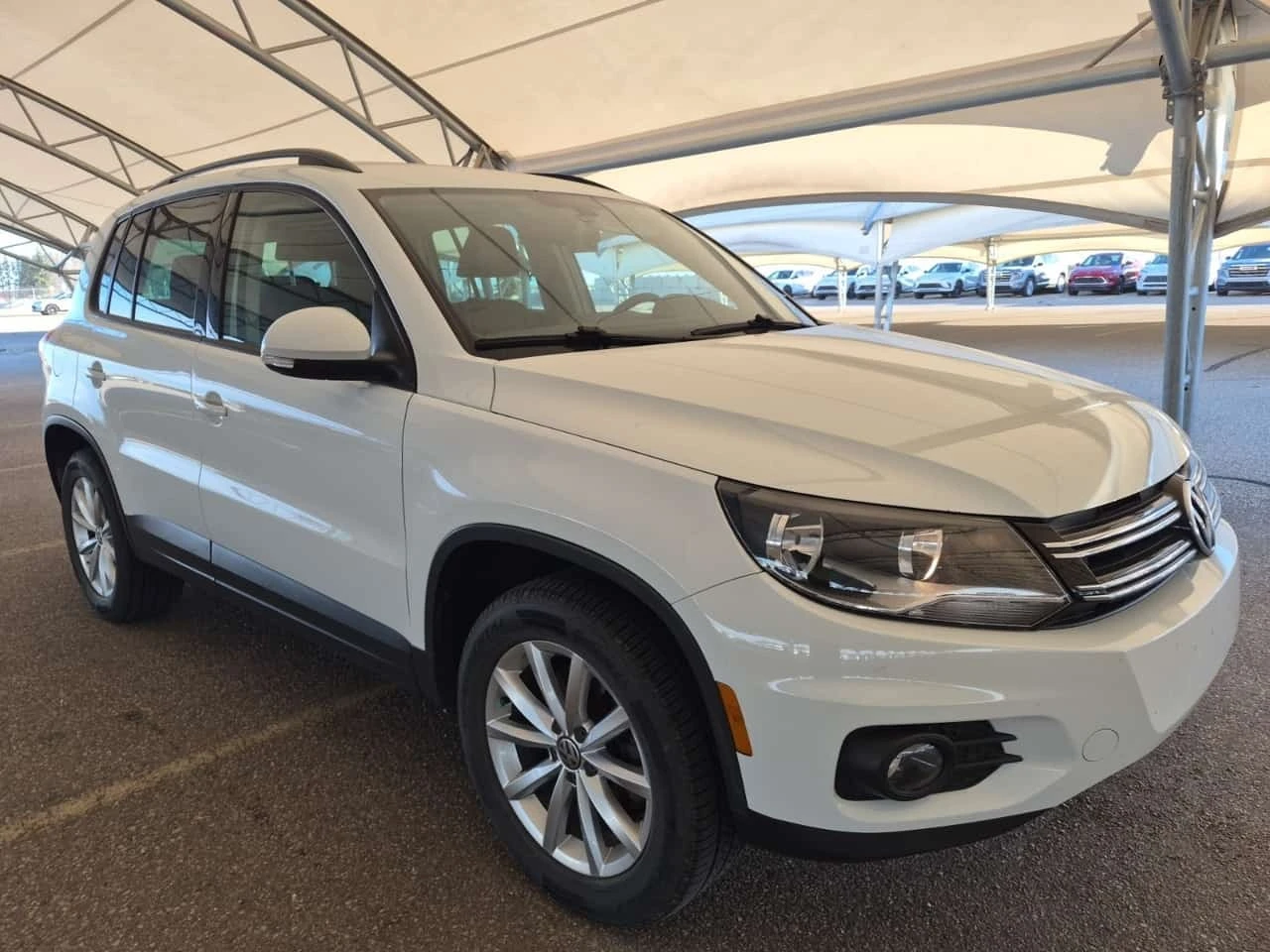 VW Tiguan * 4motion 4dr Wolfsburg Edition * CARFAX * , снимка 4 - Автомобили и джипове - 56621953