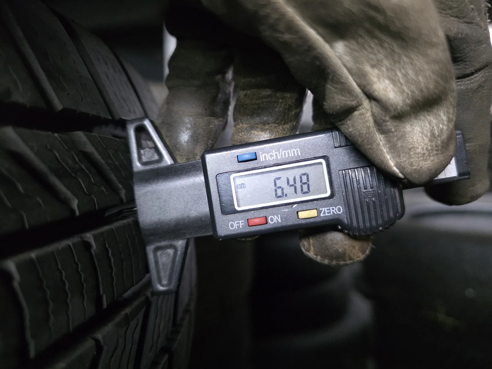 Гуми Зимни 195/60R18, снимка 6 - Гуми и джанти - 56725409