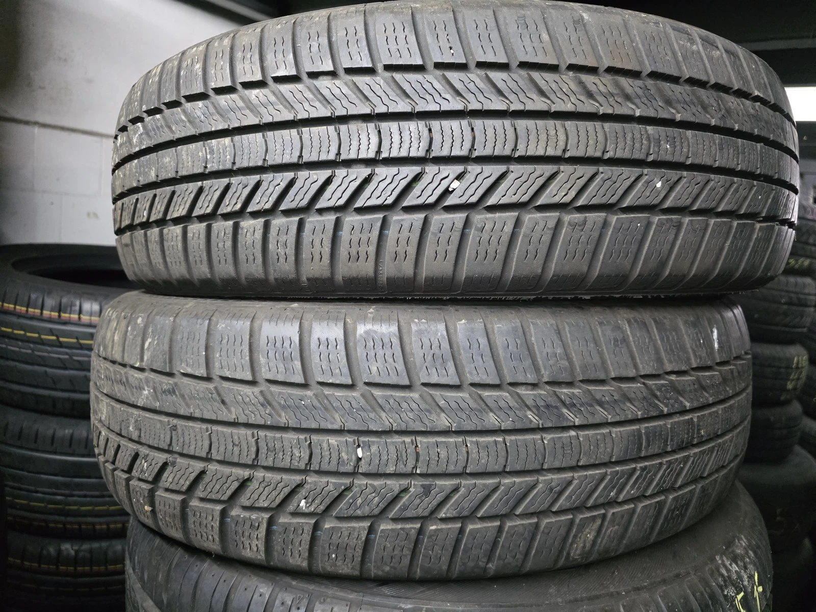 Гуми Зимни 195/60R18, снимка 3 - Гуми и джанти - 56725409